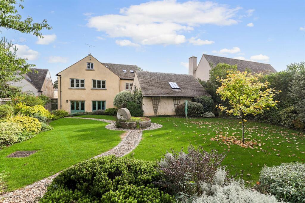 Main image of property: Oakridge Lynch, Stroud