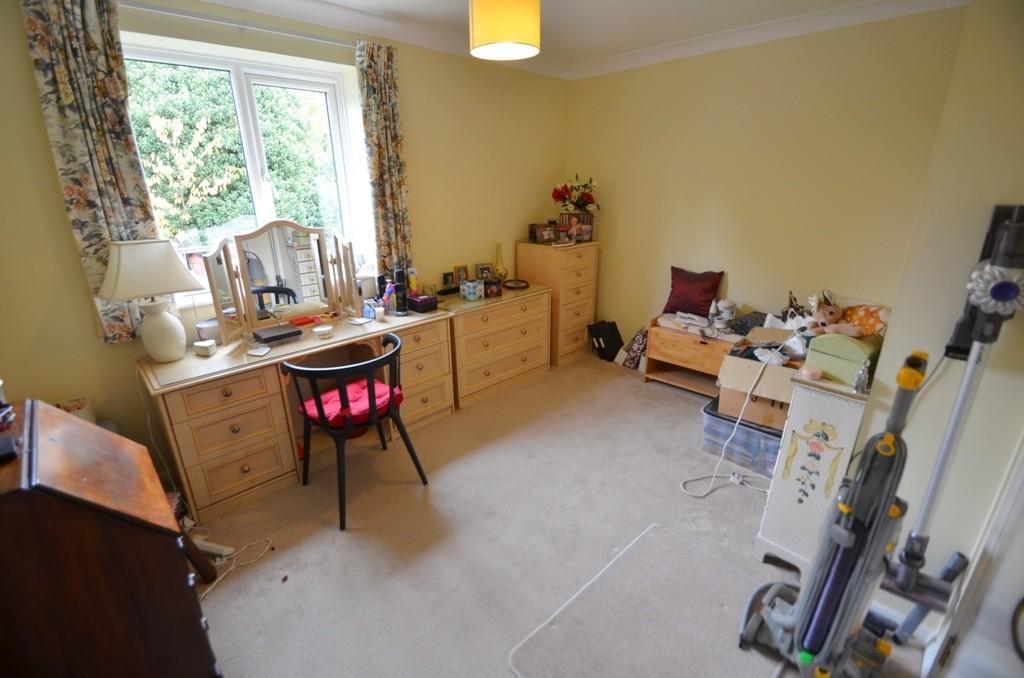 2 bedroom retirement property for sale in Heathside Court, Tadworth Street, Tadworth, Surrey, KT20