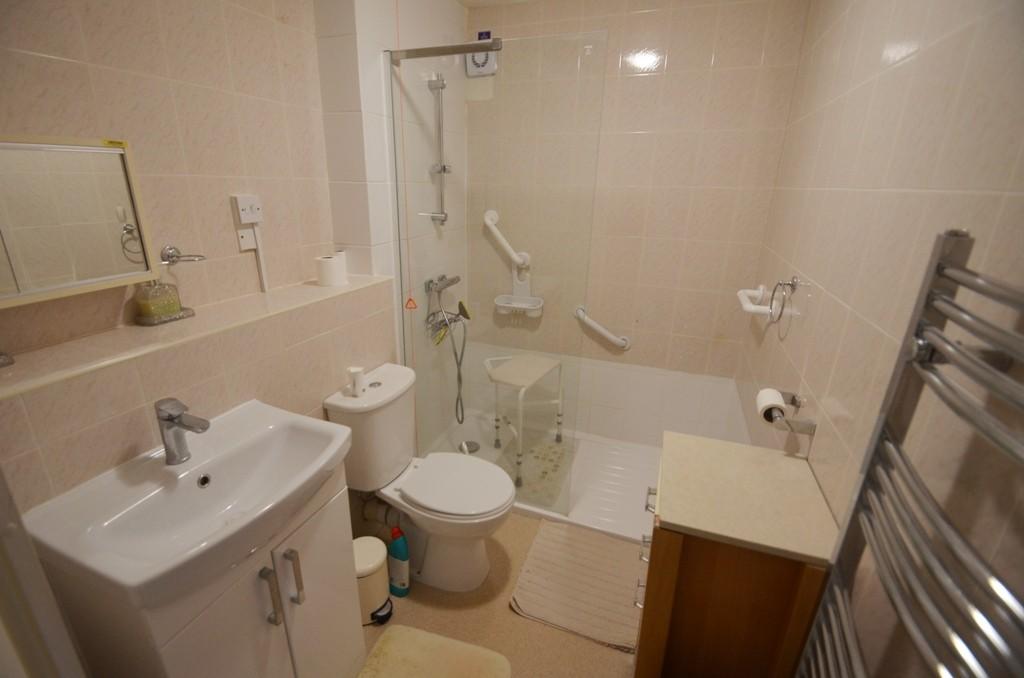 2 bedroom retirement property for sale in Heathside Court, Tadworth Street, Tadworth, Surrey, KT20