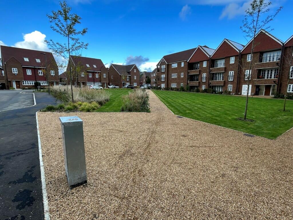 1 bedroom flat for sale in Beatrice Square, Tadworth, Surrey, KT20