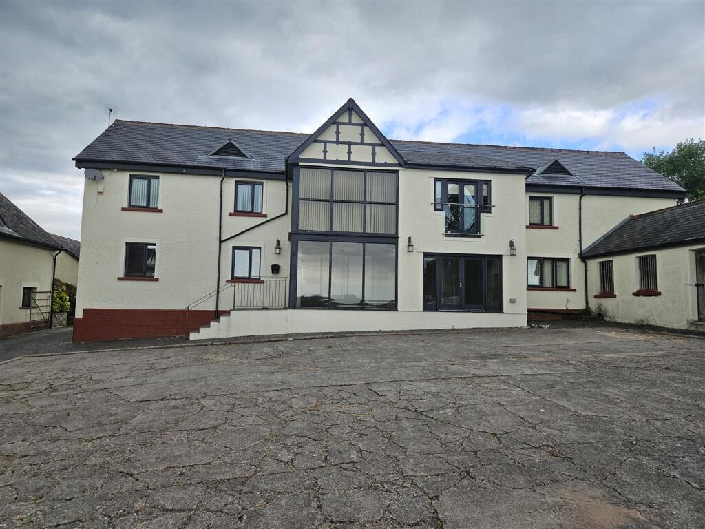 Main image of property: The Basrn, Gadairwen House, Groesfaen,