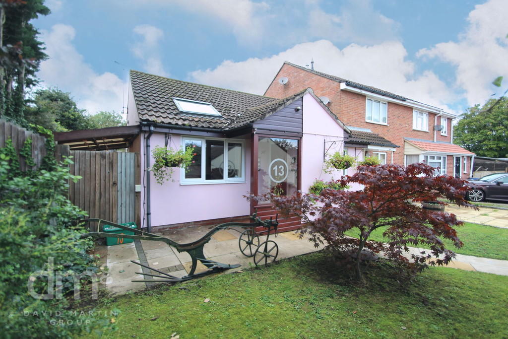 2 bedroom semidetached bungalow for sale in Firstore Drive, Colchester, CO3