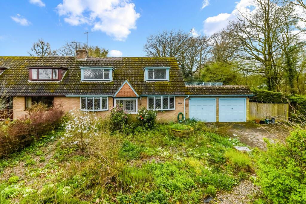 3 bedroom semidetached house for sale in Lingfield Common Road
