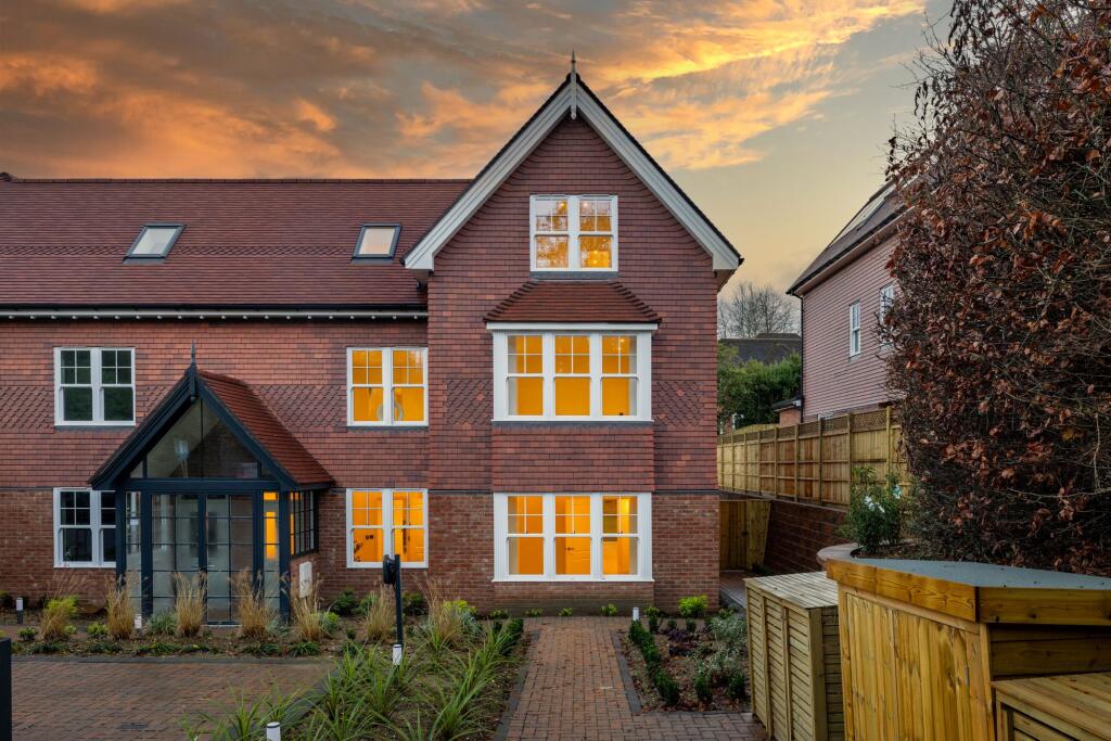 Main image of property: Hollymeoak Road, Coulsdon, CR5