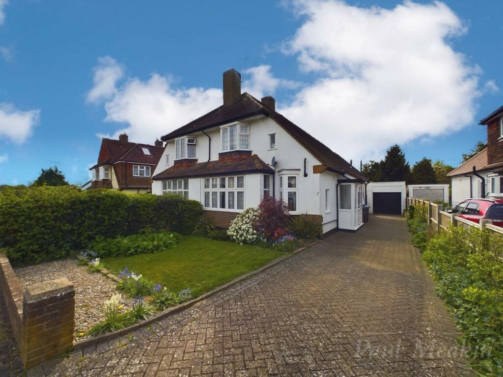 3 bedroom semidetached house for sale in Mitchley Grove, Sanderstead, CR2