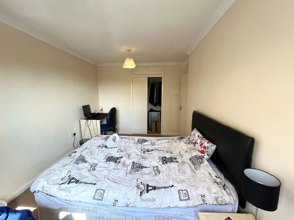 4 bedroom flat for rent in Milverton House, Southsea, PO5