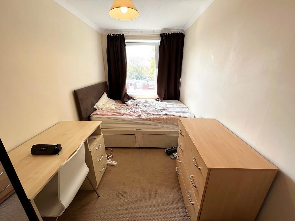 4 bedroom flat for rent in Milverton House, Southsea, PO5