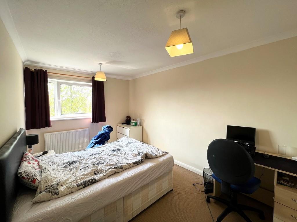 4 bedroom flat for rent in Milverton House, Southsea, PO5