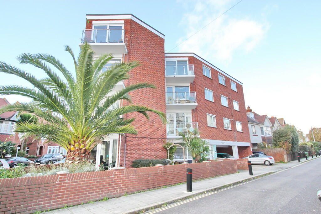 2 bedroom apartment for sale in Lennox Road South, Southsea, PO5