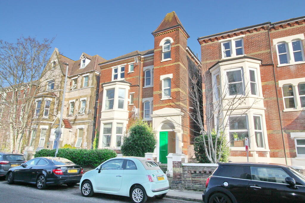 2 bedroom flat for sale in Lennox Road South, Southsea, PO5