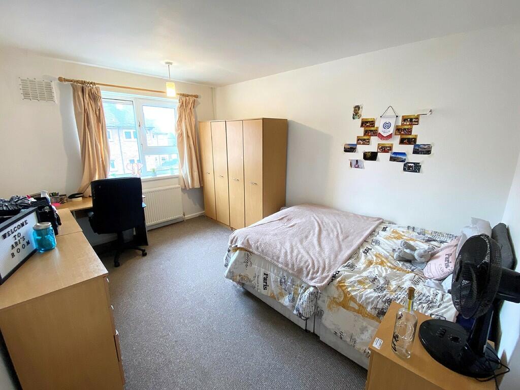 2 bedroom flat for rent in Flint Street, Southsea, PO5