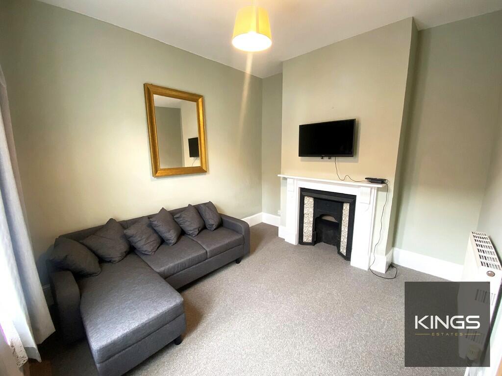 4 bedroom end of terrace house for rent in Percy Road, Southsea, PO4