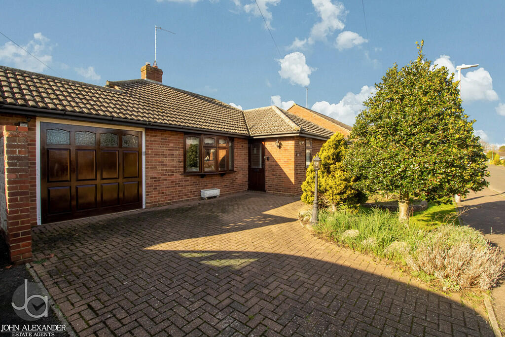 3 bedroom detached bungalow for sale in Rosemary Crescent, Tiptree, CO5