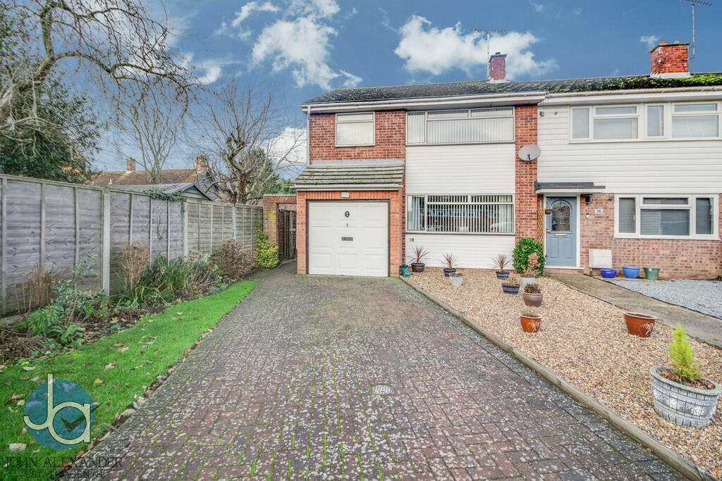 3 bedroom end of terrace house for sale in Fullers Close, Kelvedon, CO5
