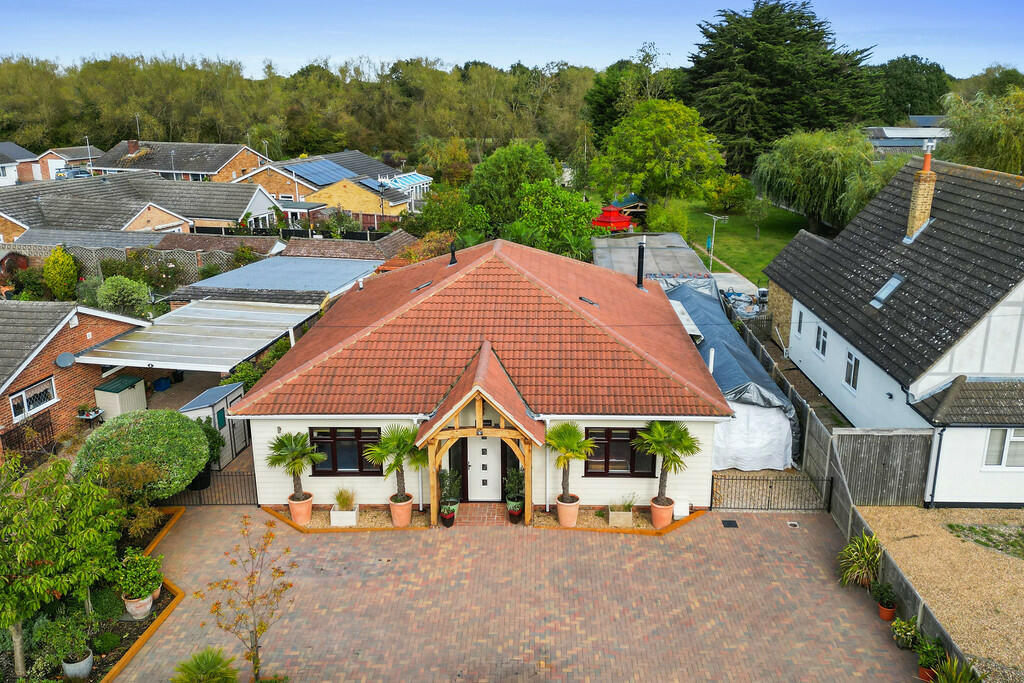 3 bedroom detached bungalow for sale in Tolleshunt Knights, Maldon, CM9