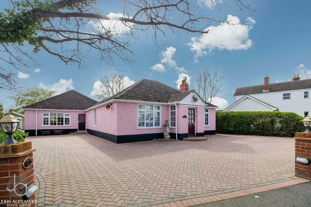 5 bedroom detached bungalow for sale in Tollesbury Road, Tolleshunt D