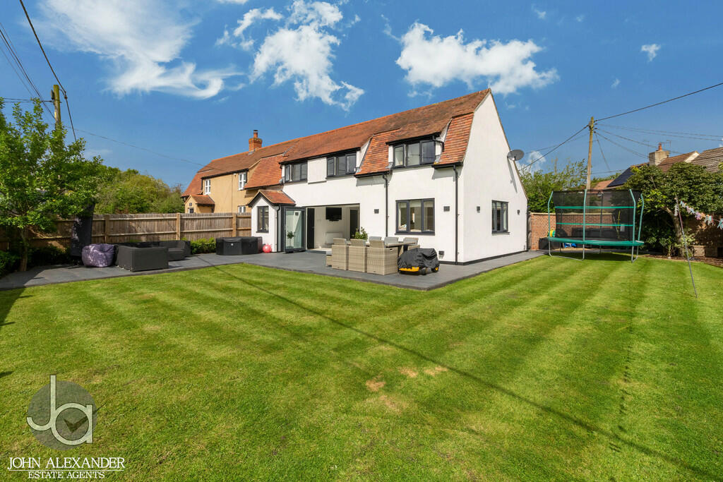 3 bedroom semidetached house for sale in Spring Path, Tiptree, CO5