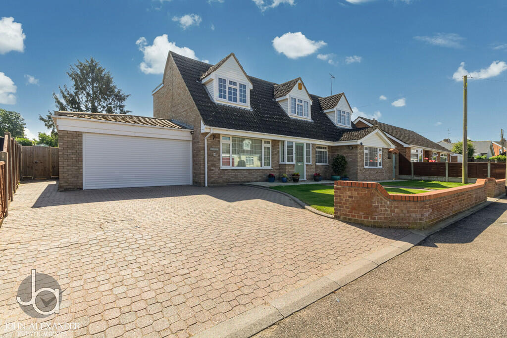 5 bedroom chalet for sale in Elwin Road, Tiptree, CO5