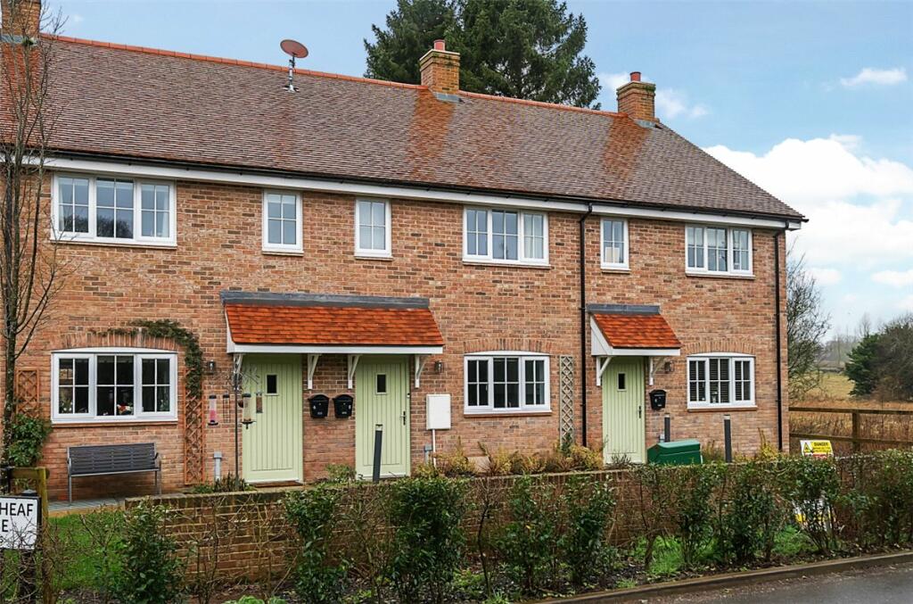 2 bedroom terraced house for sale in Wheatsheaf Close, North Waltham