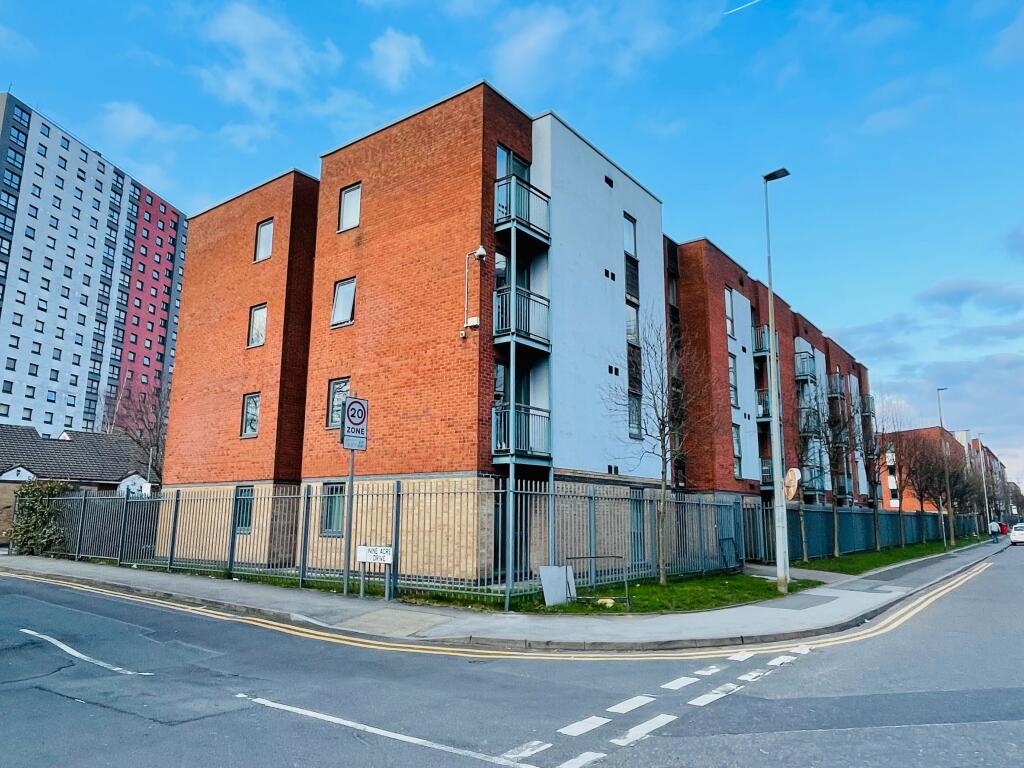 2 bedroom flat for sale in Ordsall Lane, Salford, M5