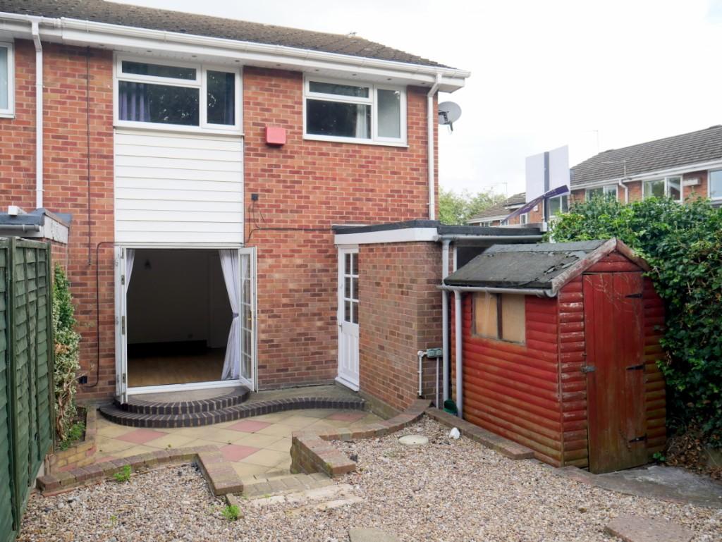 3 bedroom end of terrace house for rent in Queens Drive, Enderby
