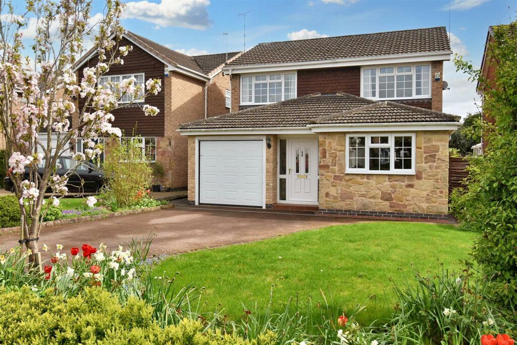 4 bedroom detached house for sale in Oak Close, Duffield, Belper