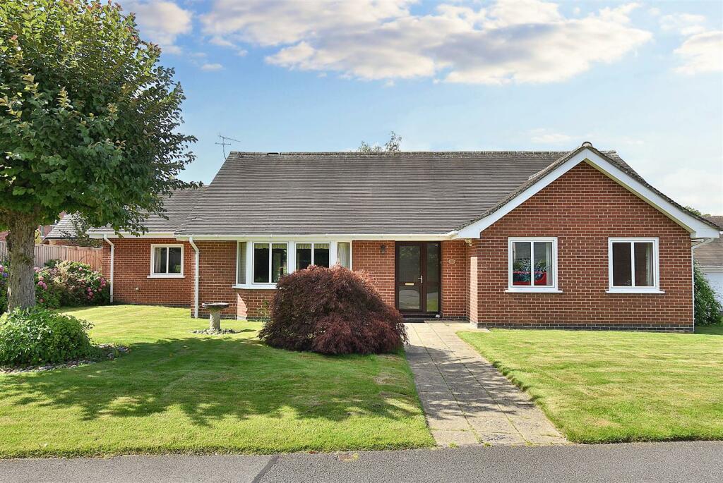 3 bedroom detached bungalow for sale in Hazeldene Close, Duffield