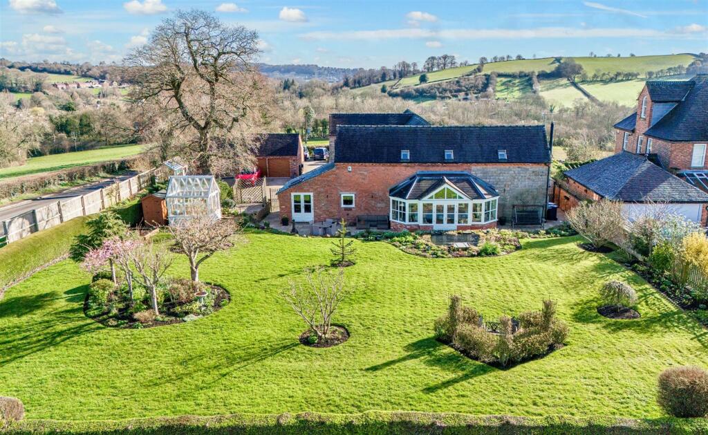 3 bedroom detached house for sale in Ashbourne Road, Blackbrook, Belper