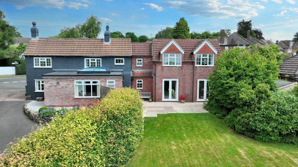 4 bedroom detached house for sale in Woodlands Lane, Quarndon, Derby, DE22