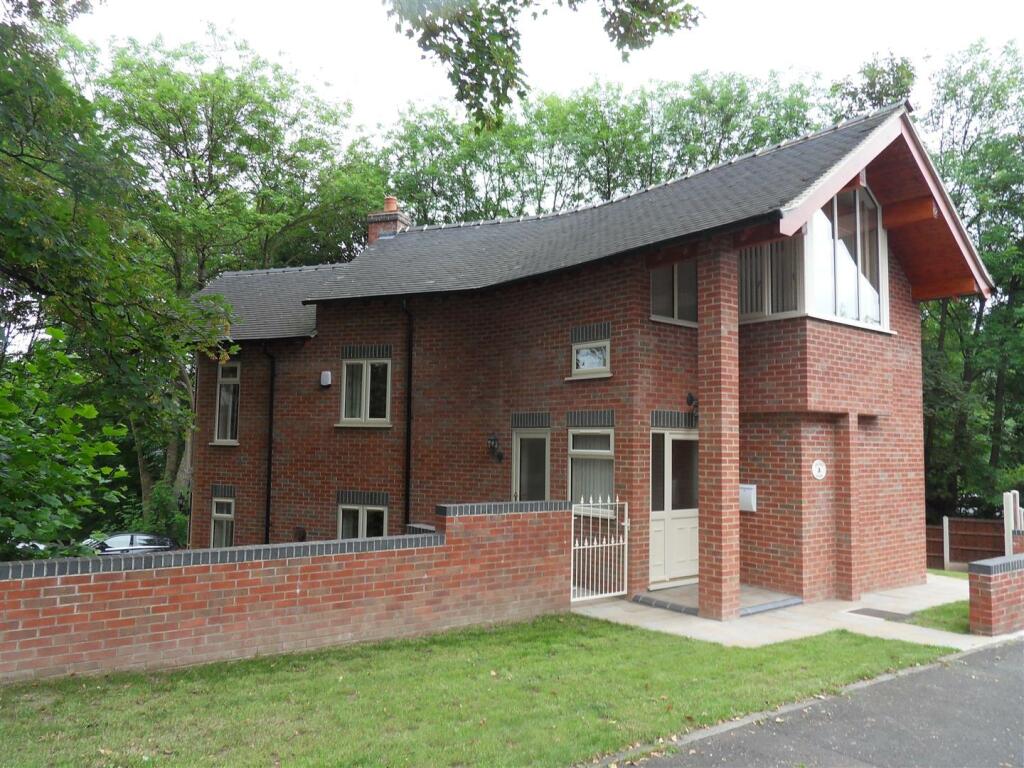 3 bedroom detached house for sale in Avenue Road, Duffield, Belper
