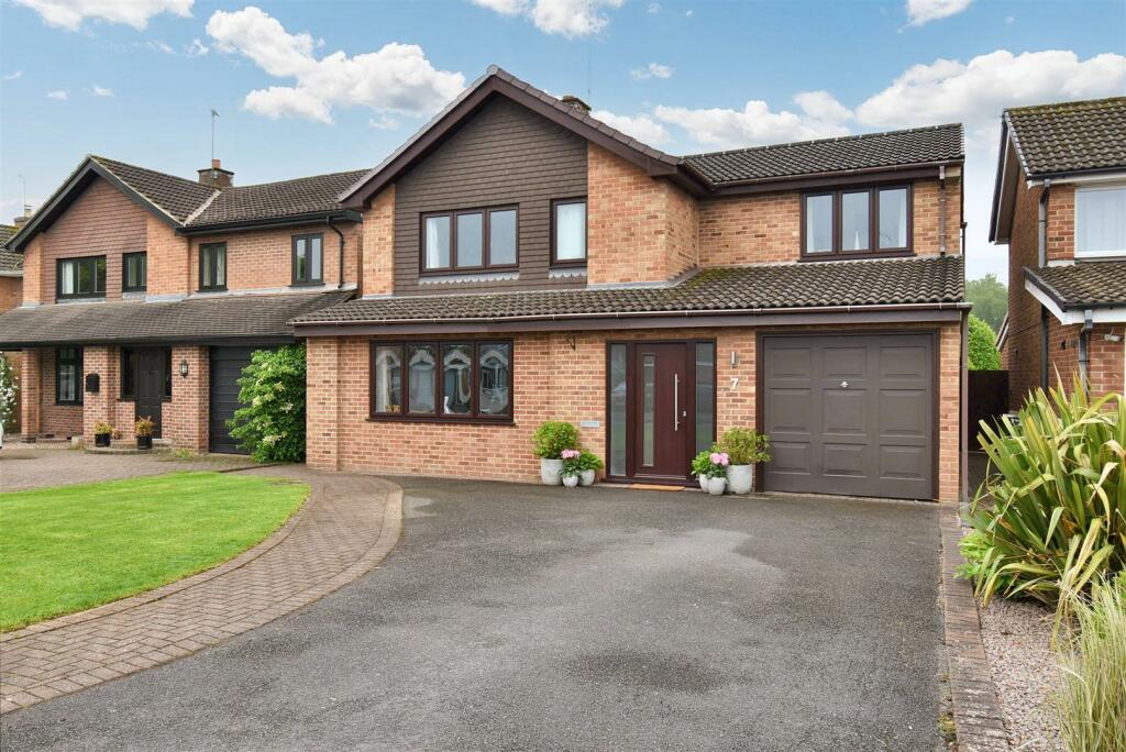 4 bedroom detached house for sale in Granville Close, Duffield, Belper