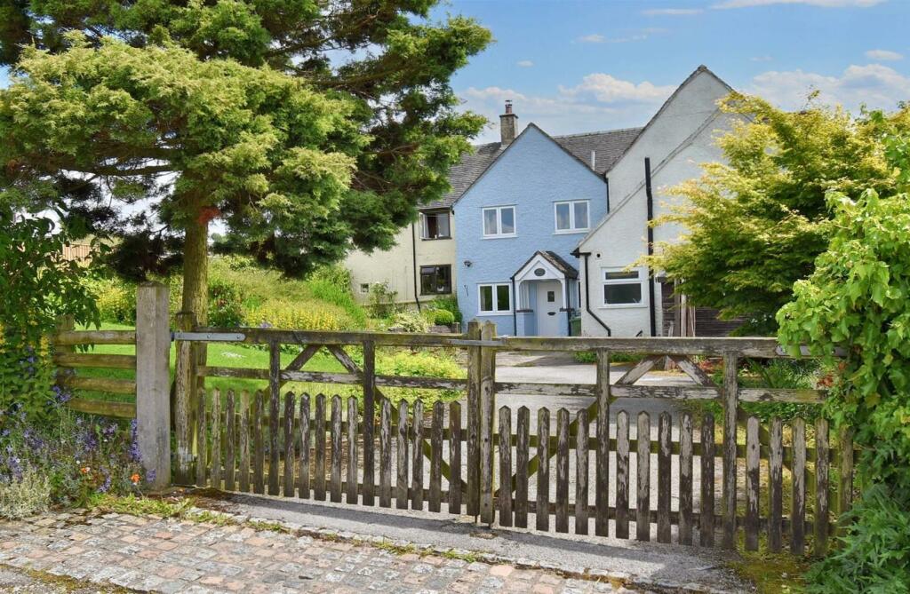 2 bedroom cottage for sale in Sesame Cottage, Lime Kiln Lane, Windley