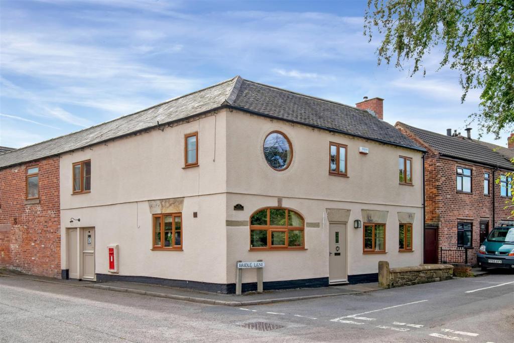 3 bedroom cottage for sale in The Old Wheel House, Lower Hartshay