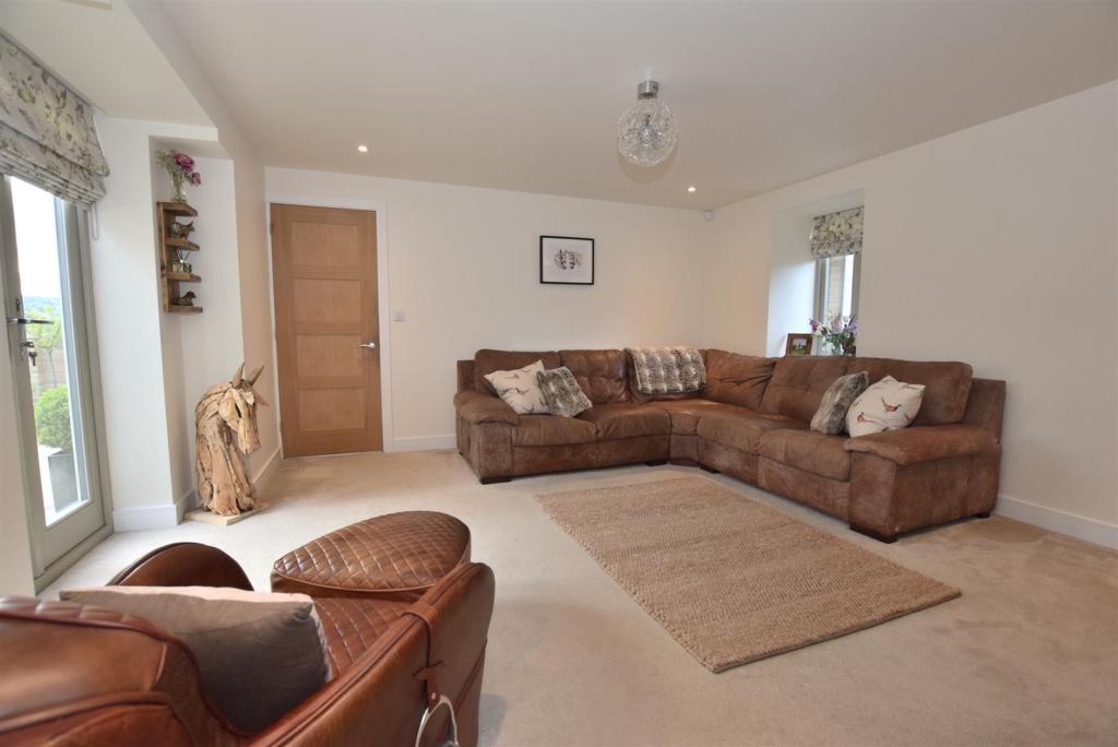 4 bedroom house for sale in Isaac House, Wingfield View, Pentrich