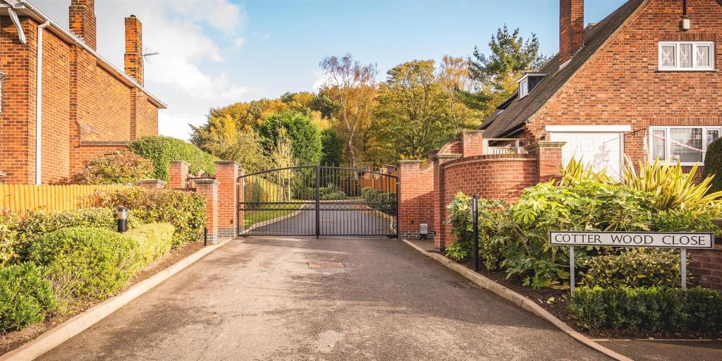 5 bedroom detached house for sale in Cotter Wood Close, Little Eaton