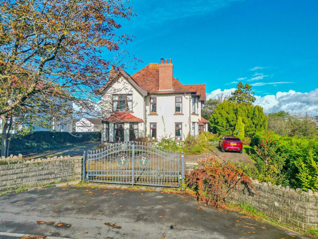 6 bedroom detached house for sale in Gower Road, Upper Killay, Swansea, SA2