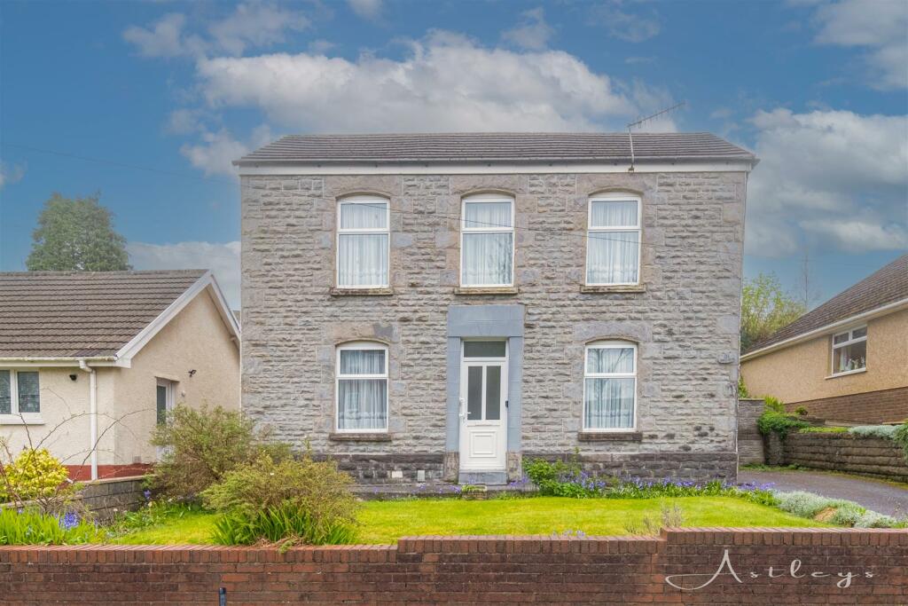 3 bedroom detached house for sale in Trallwn Road, Llansamlet, Swansea, SA7