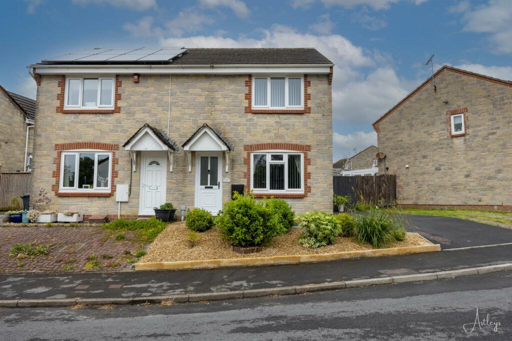 3 bedroom semidetached house for sale in Parc Morlais, Llangennech