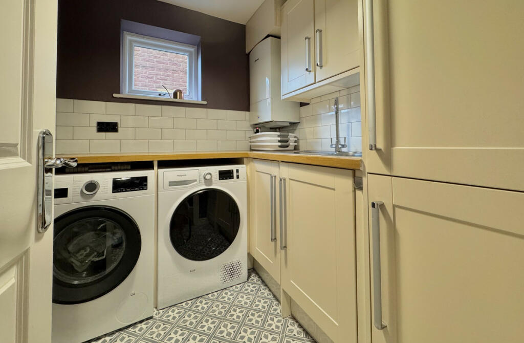 Additional property image - Warwick Gates, Luxury Interior, 3300 Sq Ft PX considered