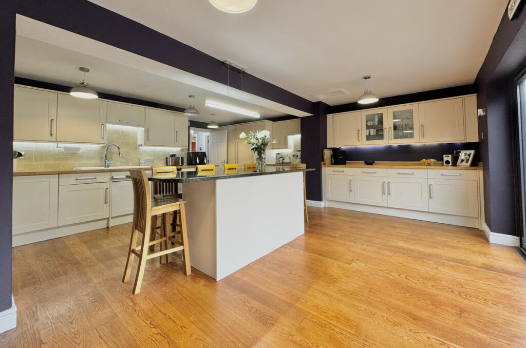 Additional property image - Warwick Gates, Luxury Interior, 3300 Sq Ft PX considered
