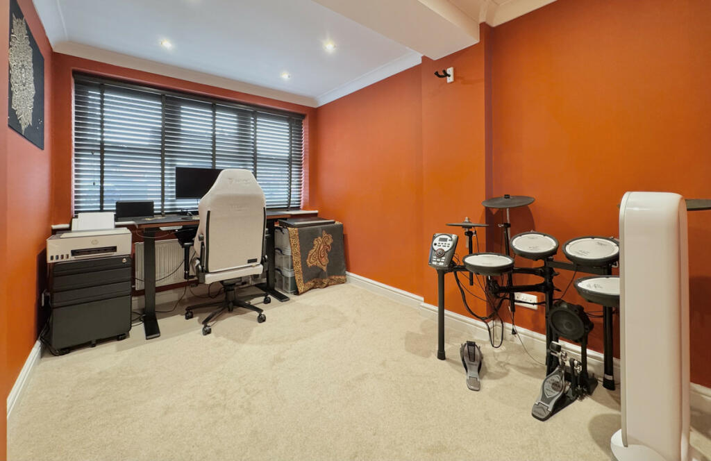 Additional property image - Warwick Gates, Luxury Interior, 3300 Sq Ft PX considered