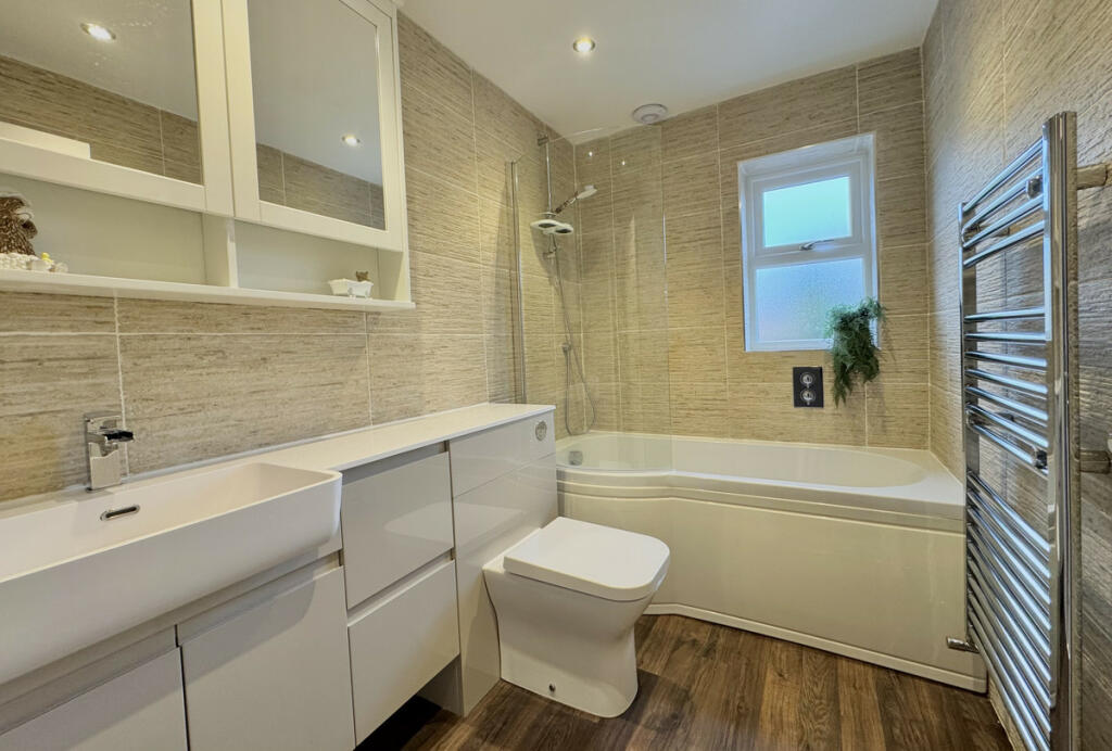Additional property image - Warwick Gates, Luxury Interior, 3300 Sq Ft PX considered