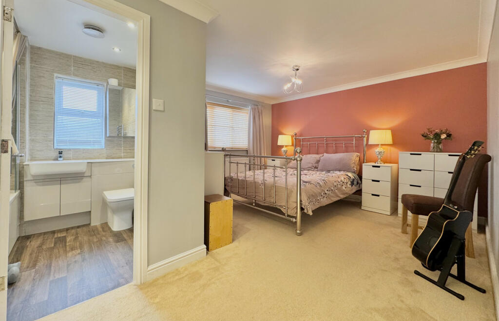 Additional property image - Warwick Gates, Luxury Interior, 3300 Sq Ft PX considered