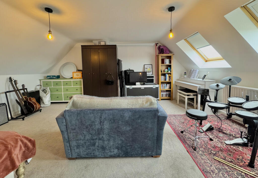 Additional property image - Warwick Gates, Luxury Interior, 3300 Sq Ft PX considered