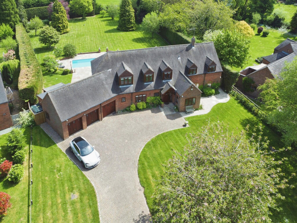 Main image of property: Stratford-upon-avon, Over 1 Acre, 4300 Sq Ft & Swimming Pool