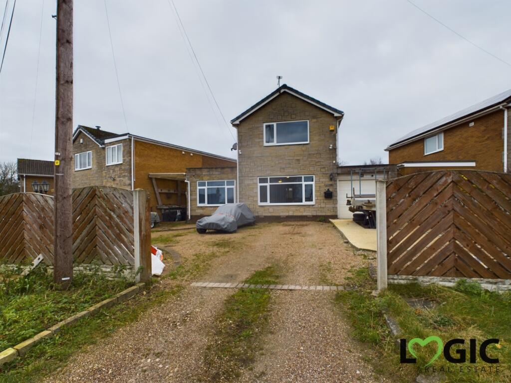 3 bedroom detached house for sale in Hillcrest Drive, Castleford, West Yorkshire, WF10