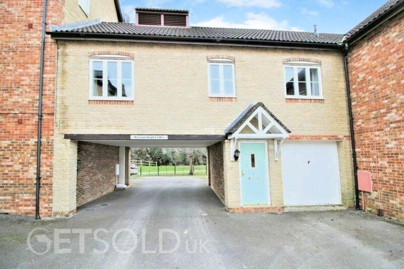 2 bedroom coach house for sale in Maybold Crescent, Swindon, SN25