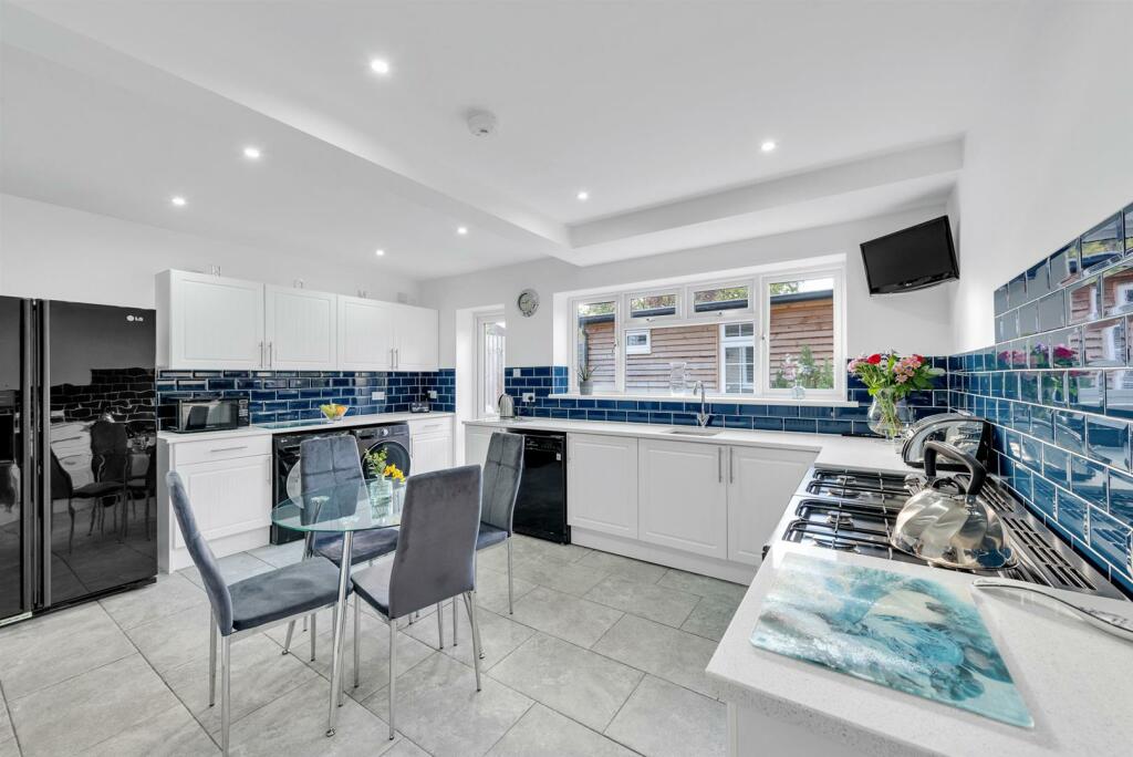 4 bedroom semidetached house for sale in Thornton Road, Bromley, BR1