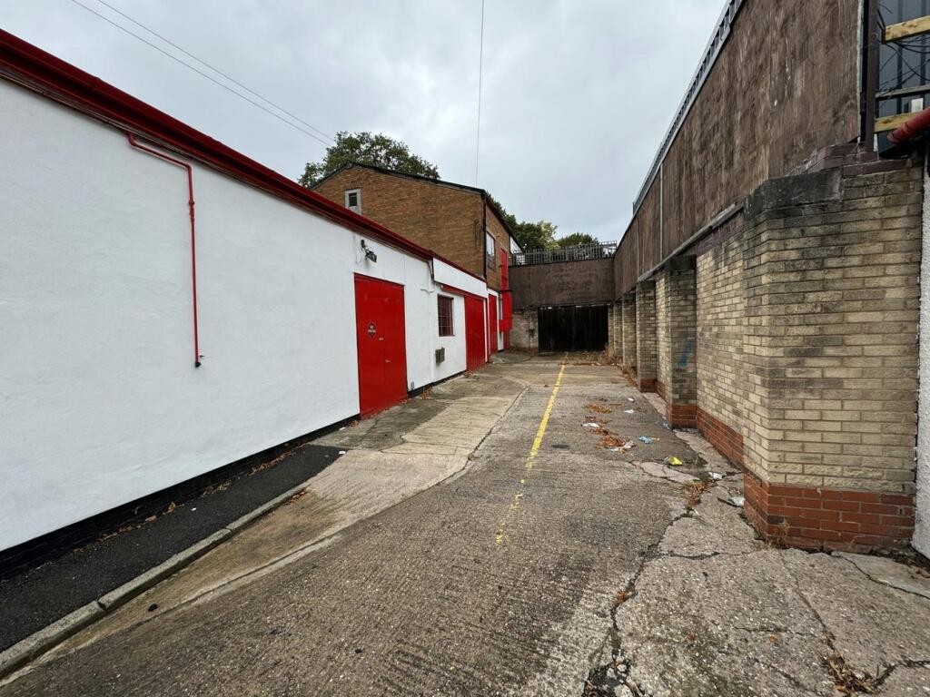Main image of property:  Meadway - Commercial Unit 3,116 SqFt, Birmingham, B33