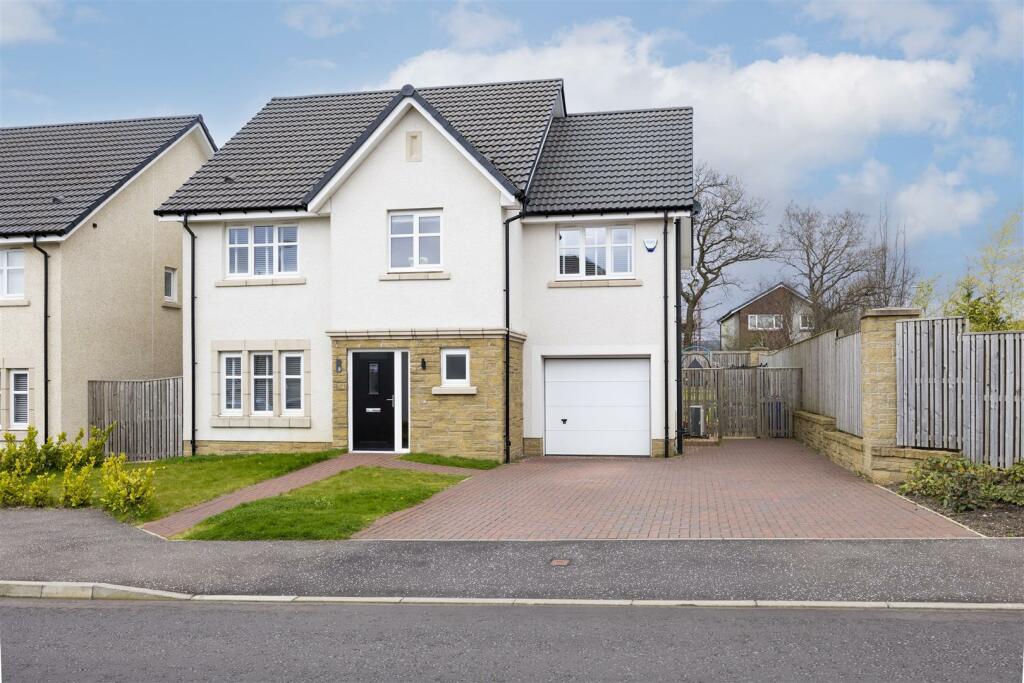 4 bedroom detached house for sale in Silver Birch Drive, Lenzie, Glasgow, G66